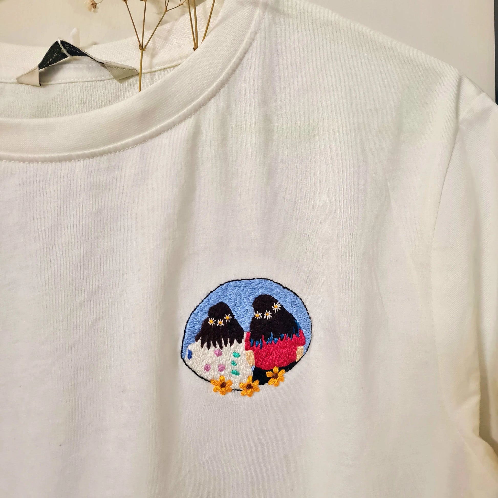 T- shirts - Girls with hair and flower headband