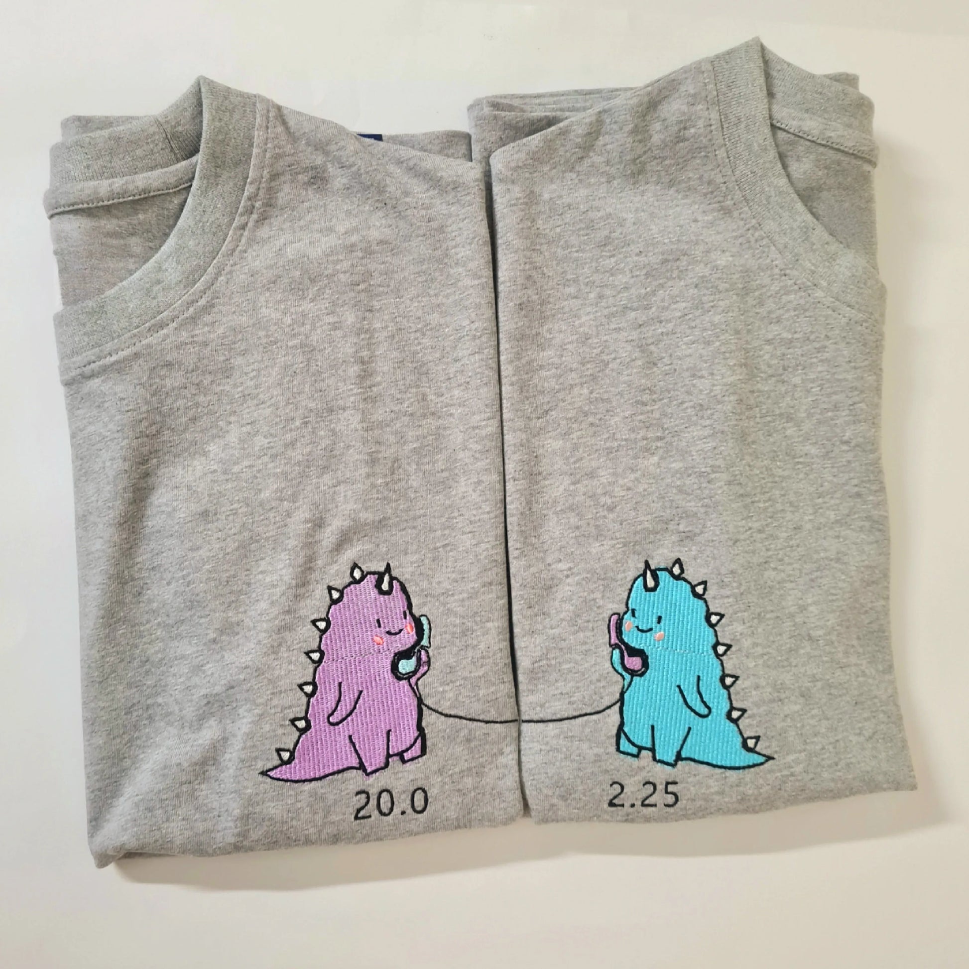 T- shirts - Dinos with telephones
